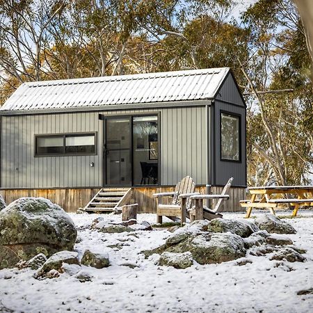 Big Yard Escapes - Two Off-Grid Tiny Houses On The Mowamba River Jindabyne Exteriör bild