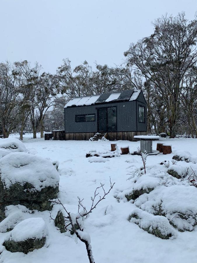 Big Yard Escapes - Two Off-Grid Tiny Houses On The Mowamba River Jindabyne Exteriör bild