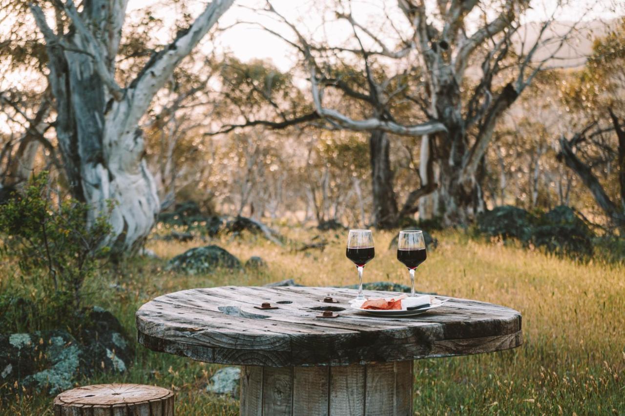 Big Yard Escapes - Two Off-Grid Tiny Houses On The Mowamba River Jindabyne Exteriör bild