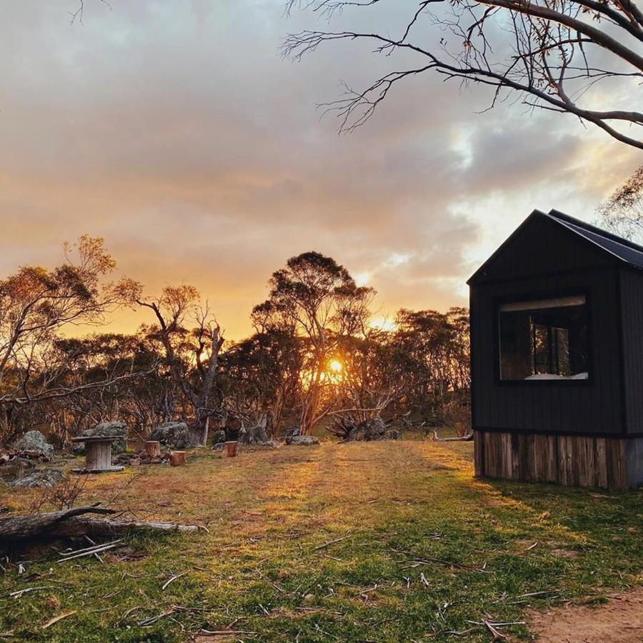 Big Yard Escapes - Two Off-Grid Tiny Houses On The Mowamba River Jindabyne Exteriör bild