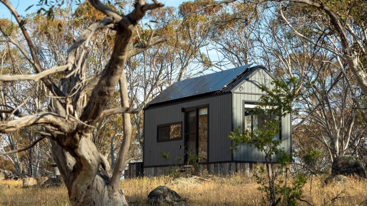 Big Yard Escapes - Two Off-Grid Tiny Houses On The Mowamba River Jindabyne Exteriör bild