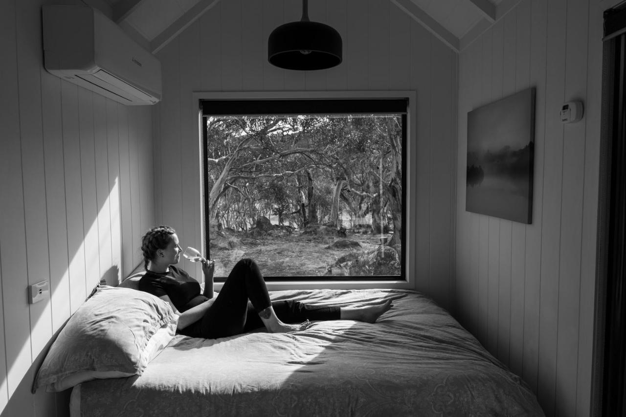 Big Yard Escapes - Two Off-Grid Tiny Houses On The Mowamba River Jindabyne Exteriör bild