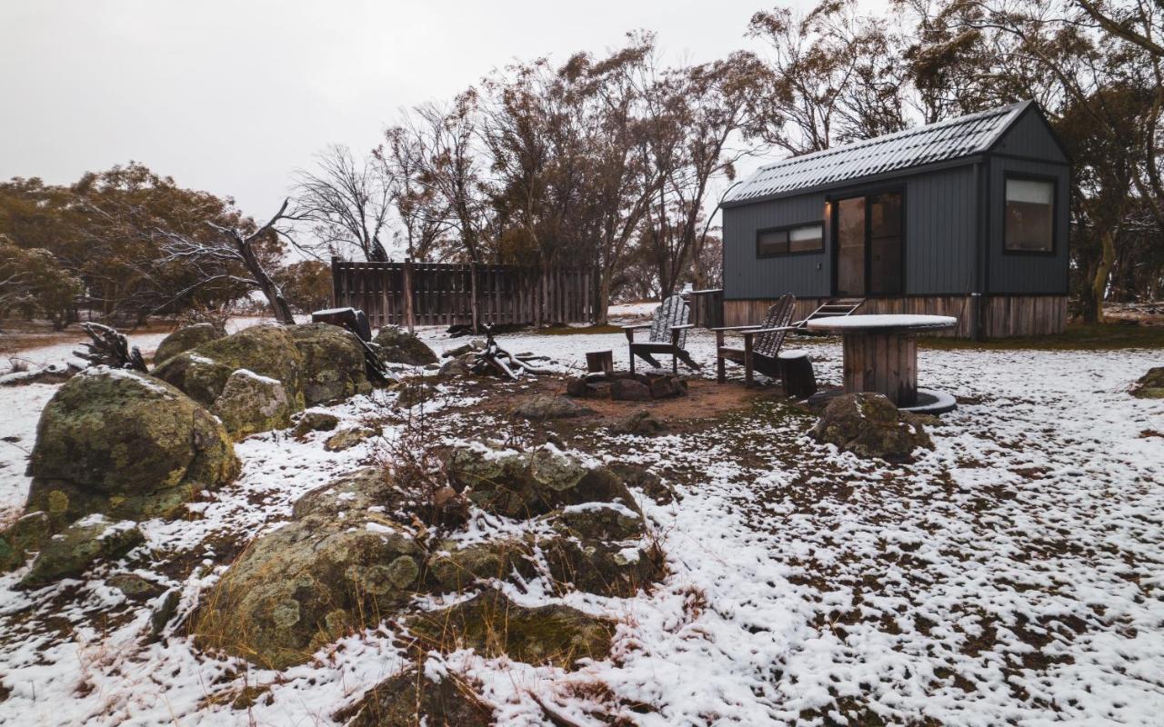 Big Yard Escapes - Two Off-Grid Tiny Houses On The Mowamba River Jindabyne Exteriör bild