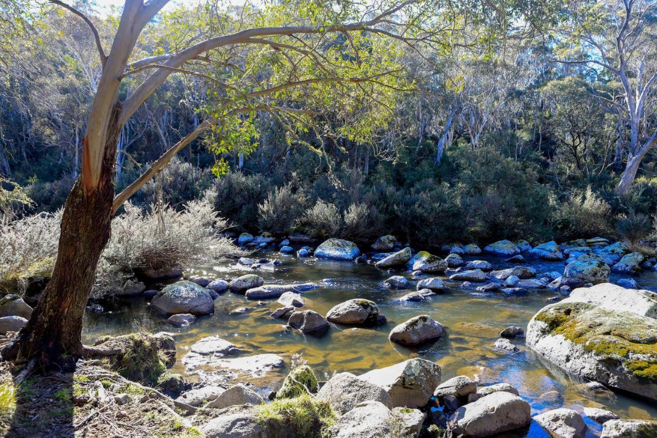 Big Yard Escapes - Two Off-Grid Tiny Houses On The Mowamba River Jindabyne Exteriör bild