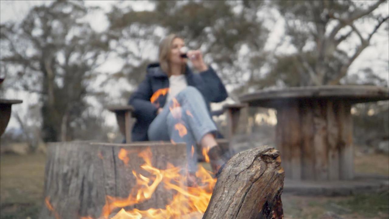 Big Yard Escapes - Two Off-Grid Tiny Houses On The Mowamba River Jindabyne Exteriör bild