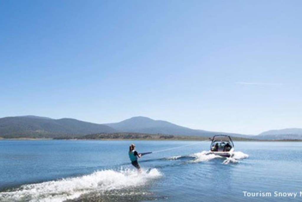 Big Yard Escapes - Two Off-Grid Tiny Houses On The Mowamba River Jindabyne Exteriör bild