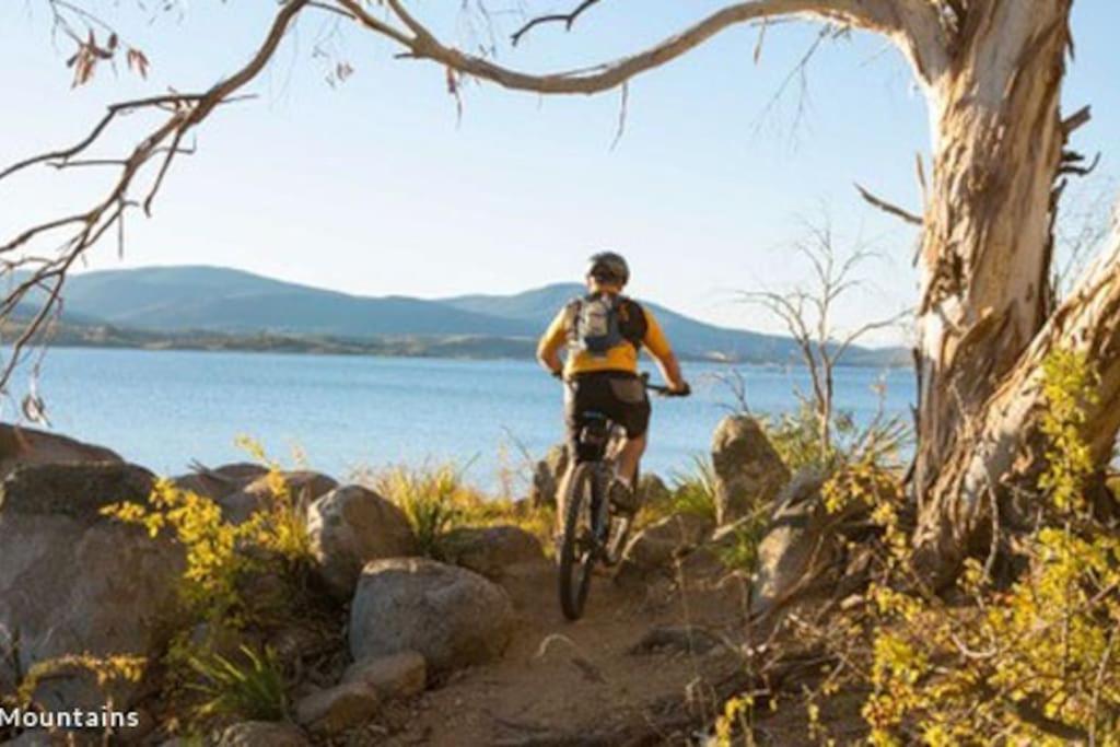 Big Yard Escapes - Two Off-Grid Tiny Houses On The Mowamba River Jindabyne Exteriör bild