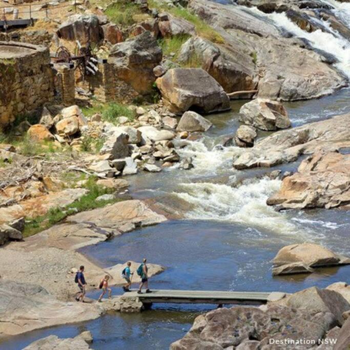 Big Yard Escapes - Two Off-Grid Tiny Houses On The Mowamba River Jindabyne Exteriör bild