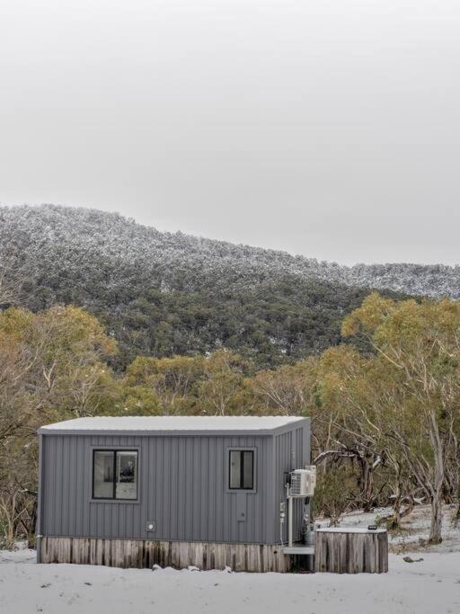 Big Yard Escapes - Two Off-Grid Tiny Houses On The Mowamba River Jindabyne Exteriör bild
