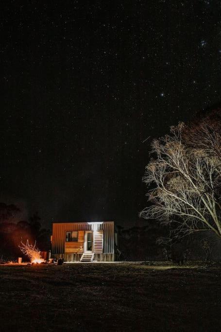 Big Yard Escapes - Two Off-Grid Tiny Houses On The Mowamba River Jindabyne Exteriör bild