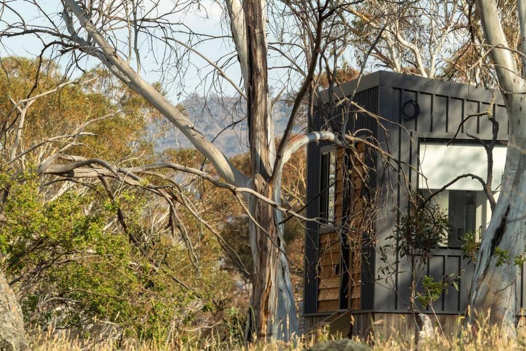 Big Yard Escapes - Two Off-Grid Tiny Houses On The Mowamba River Jindabyne Exteriör bild