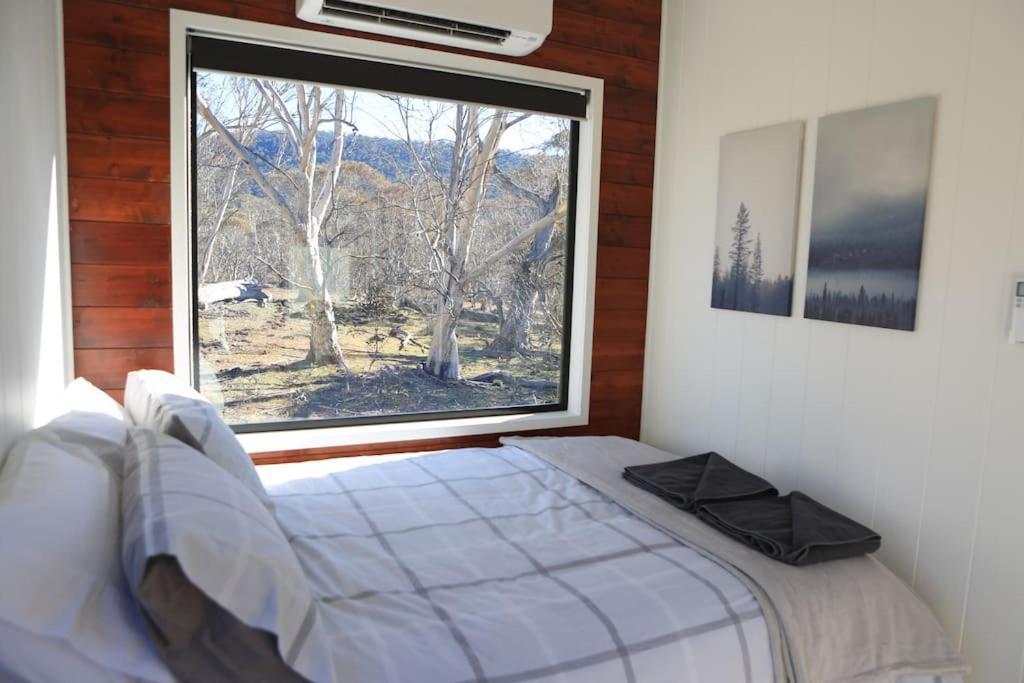 Big Yard Escapes - Two Off-Grid Tiny Houses On The Mowamba River Jindabyne Exteriör bild